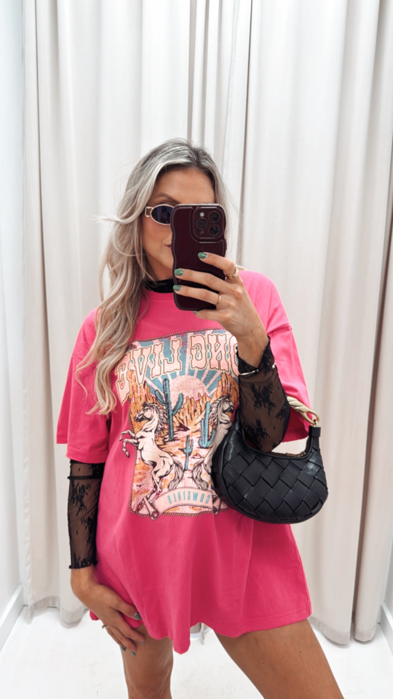 LONG LIVE COWGIRLS VINTAGE GRAPHIC T-SHIRT (FUCHSIA)