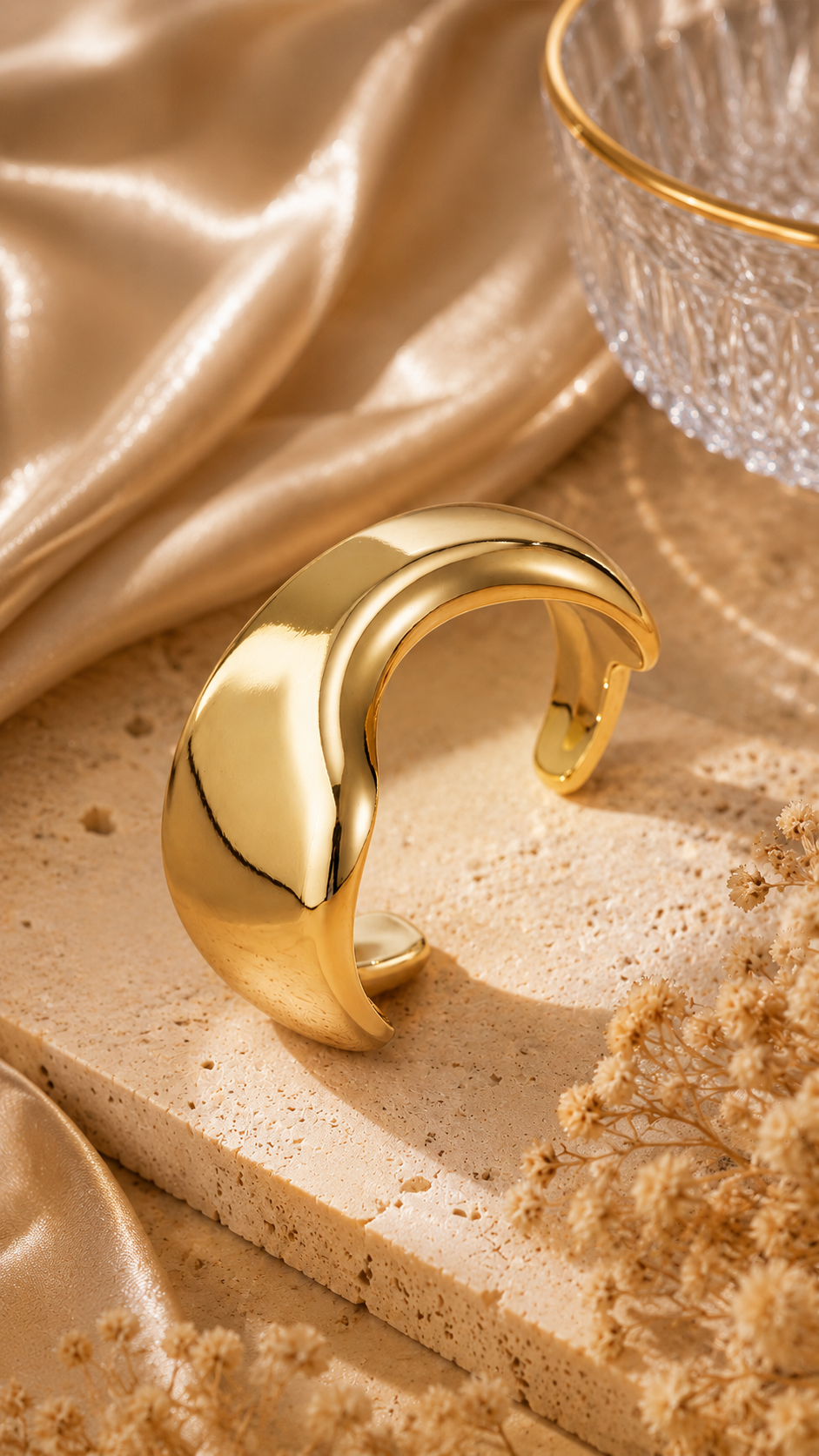 GOLD CUFFED IRREGULAR SHAPE BRACELET