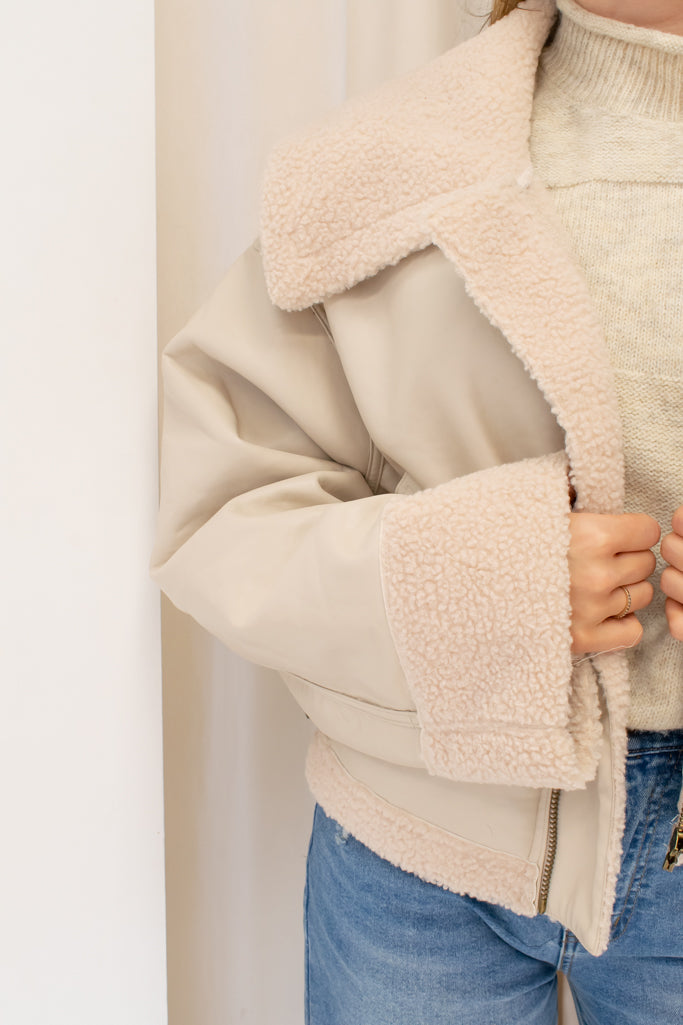 NYA FAUX LEATHER SHERPA JACKET (SAND)