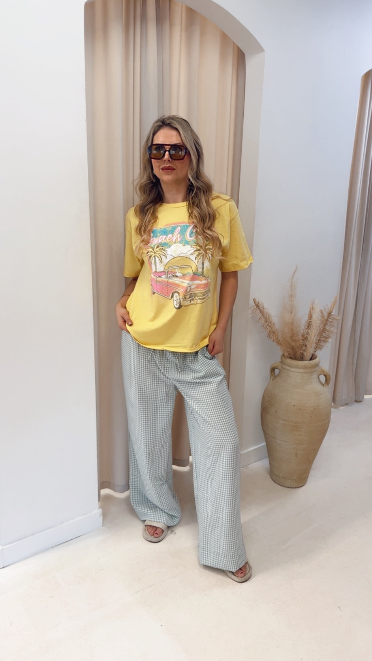 BEACH CLUB VINTAGE MUSCLE CAR GRAPHIC TEE