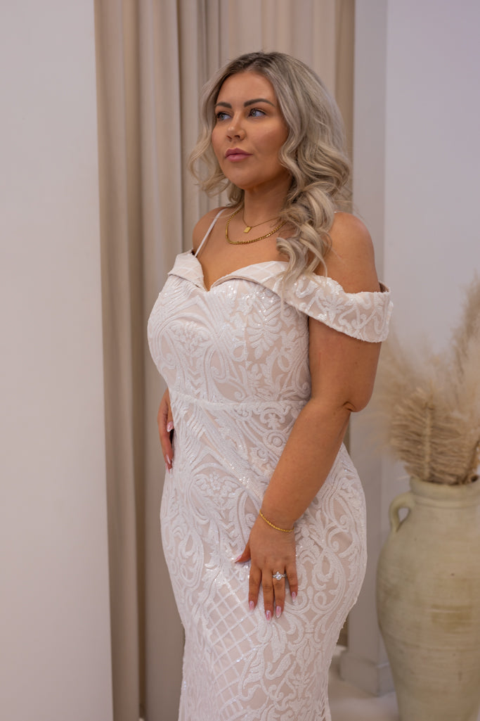 NEW RIKI OFF-SHOULDER SEQUIN MAXI CURVY (WHITE)