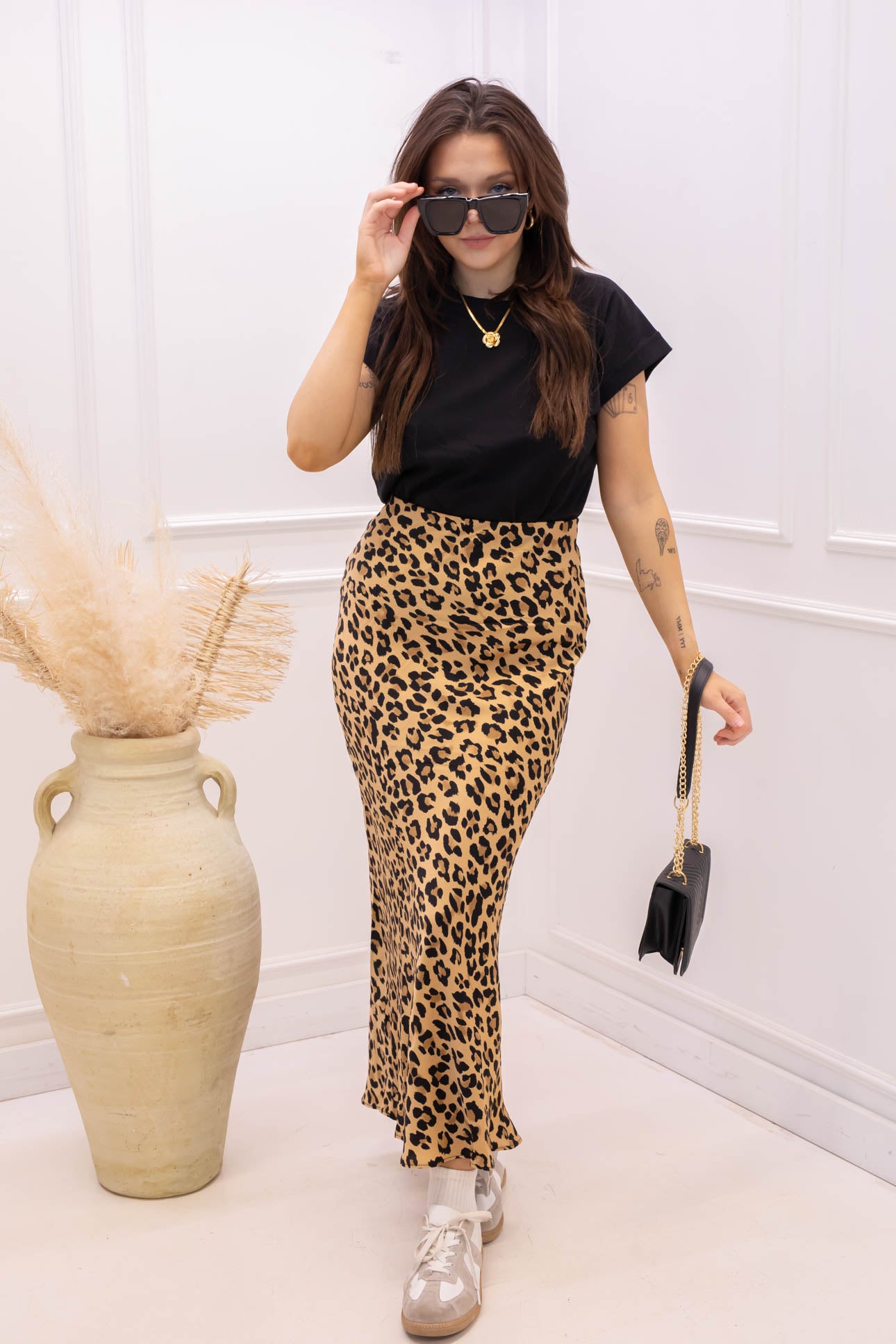 NEW WILLOW BLACK T-SHIRT | BEST SELLER