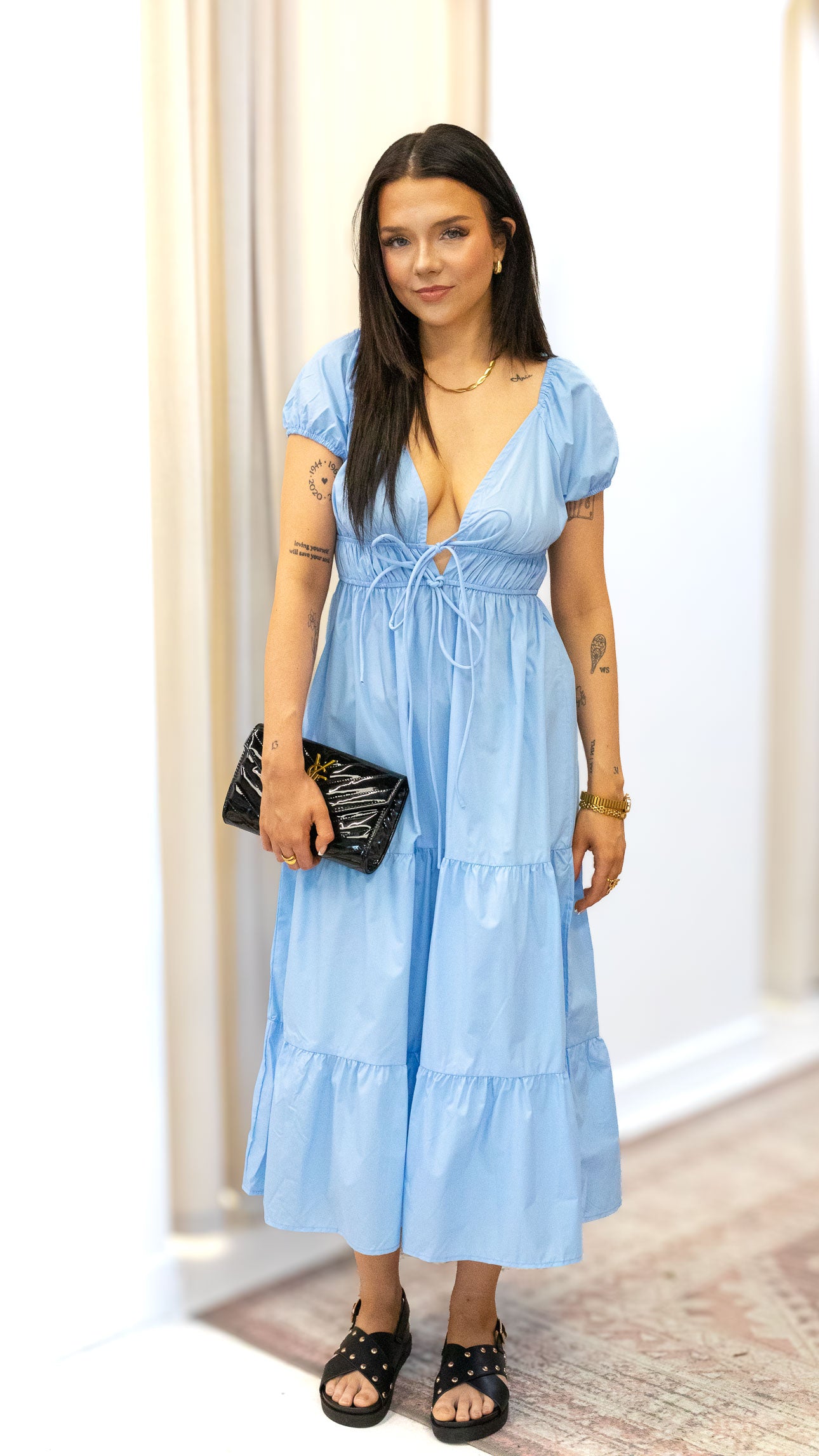 V NECK TIERED MIDI DRESS