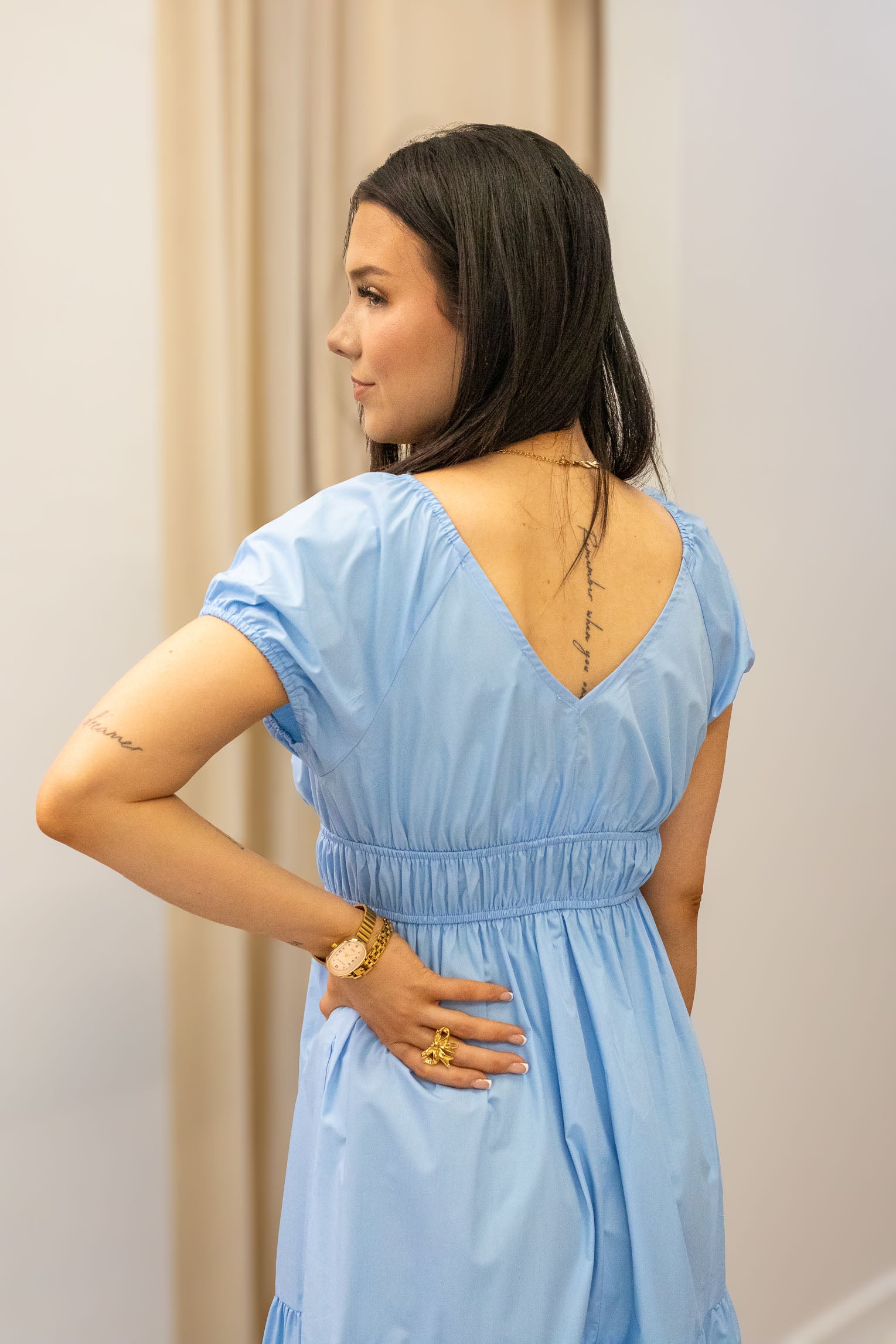 V NECK TIERED MIDI DRESS