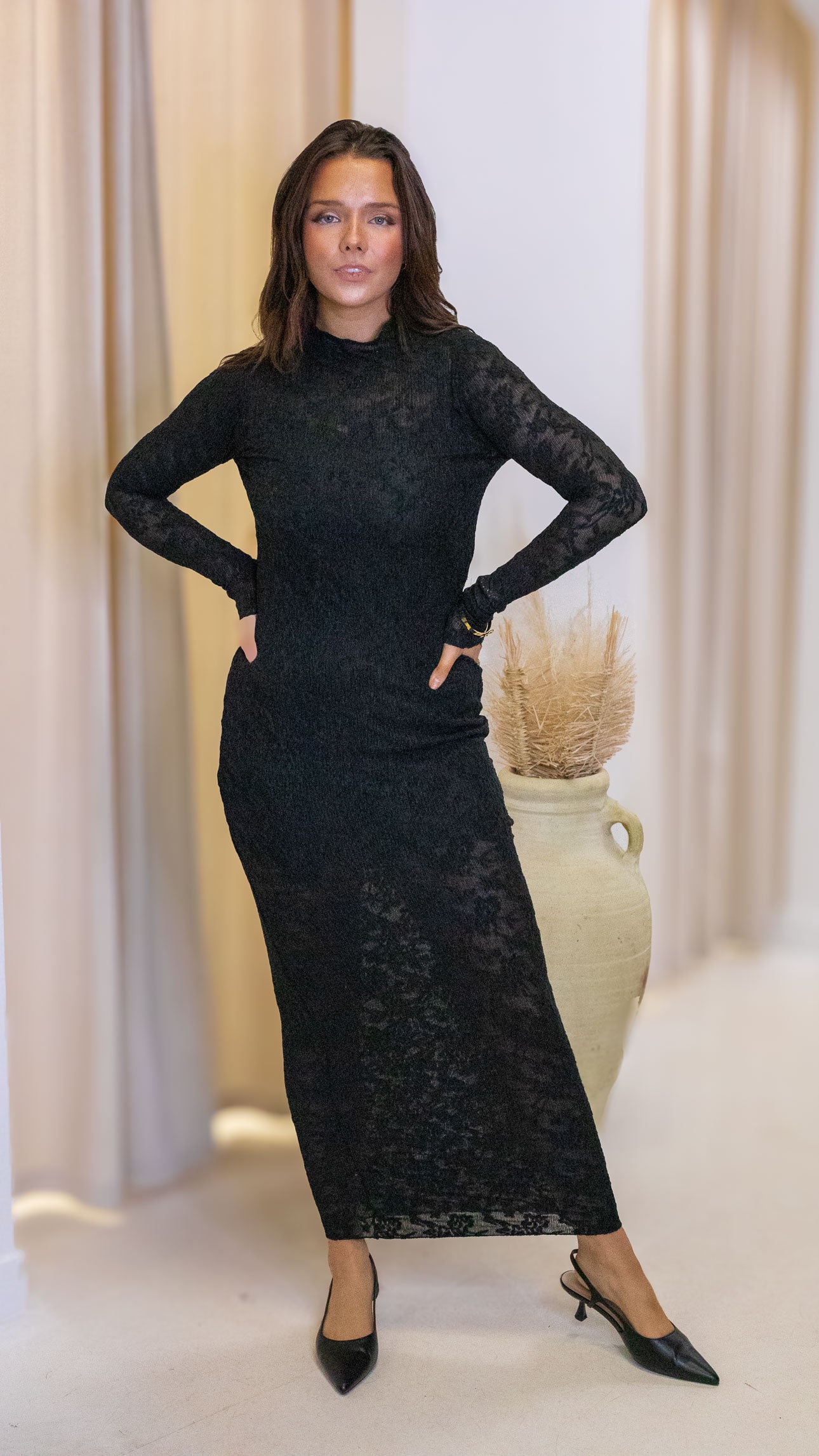 SRIELLA LACE MAXI DRESS (BLACK)