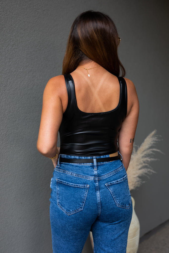 NEW LEVI STRAIGHT LEG JEANS (VINTAGE MED WASH)