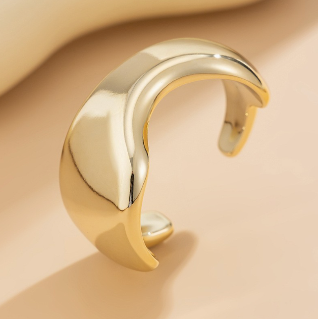 GOLD CUFFED IRREGULAR SHAPE BRACELET