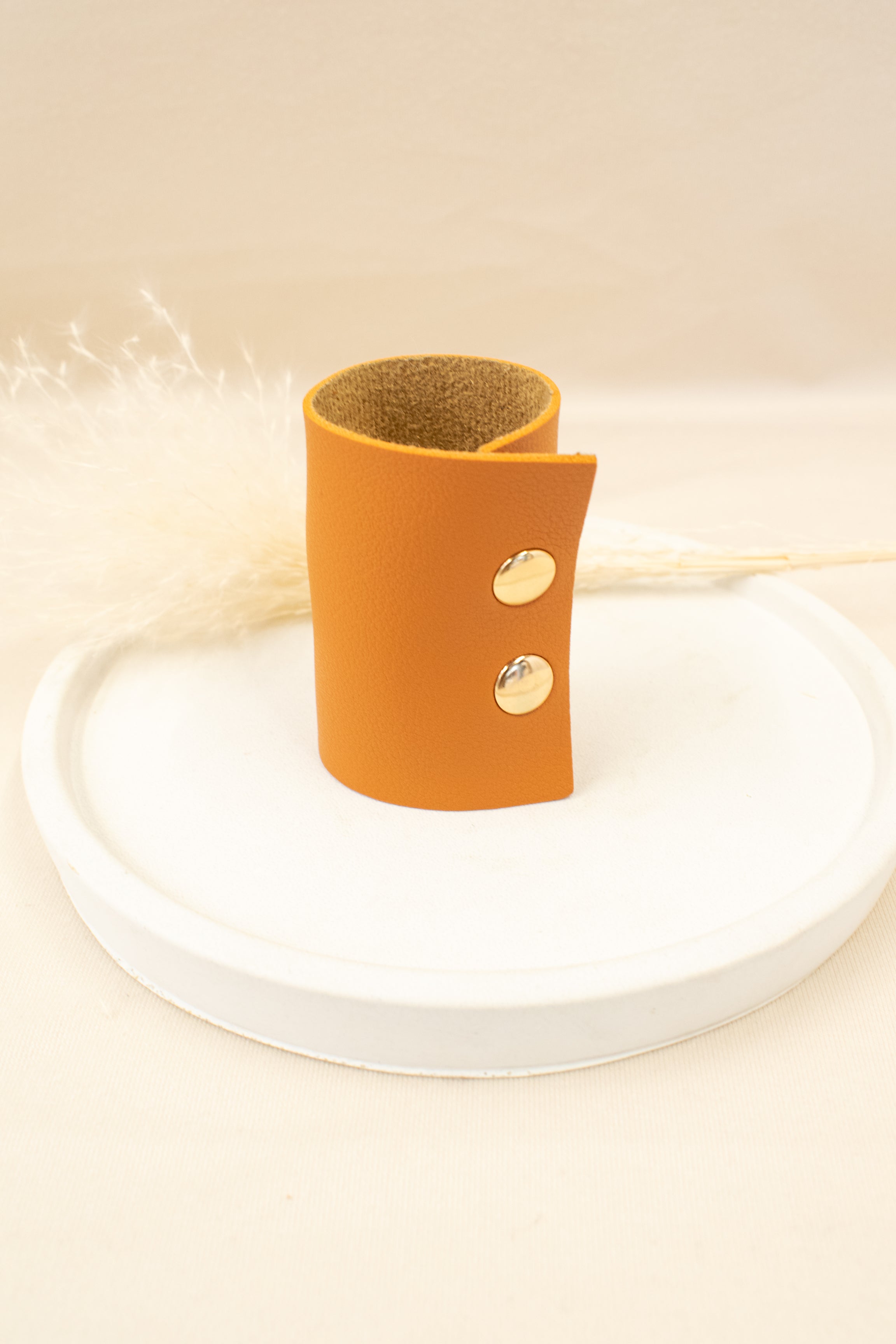 NEW DEMI FAUX LEATHER PONY TAIL CLIP