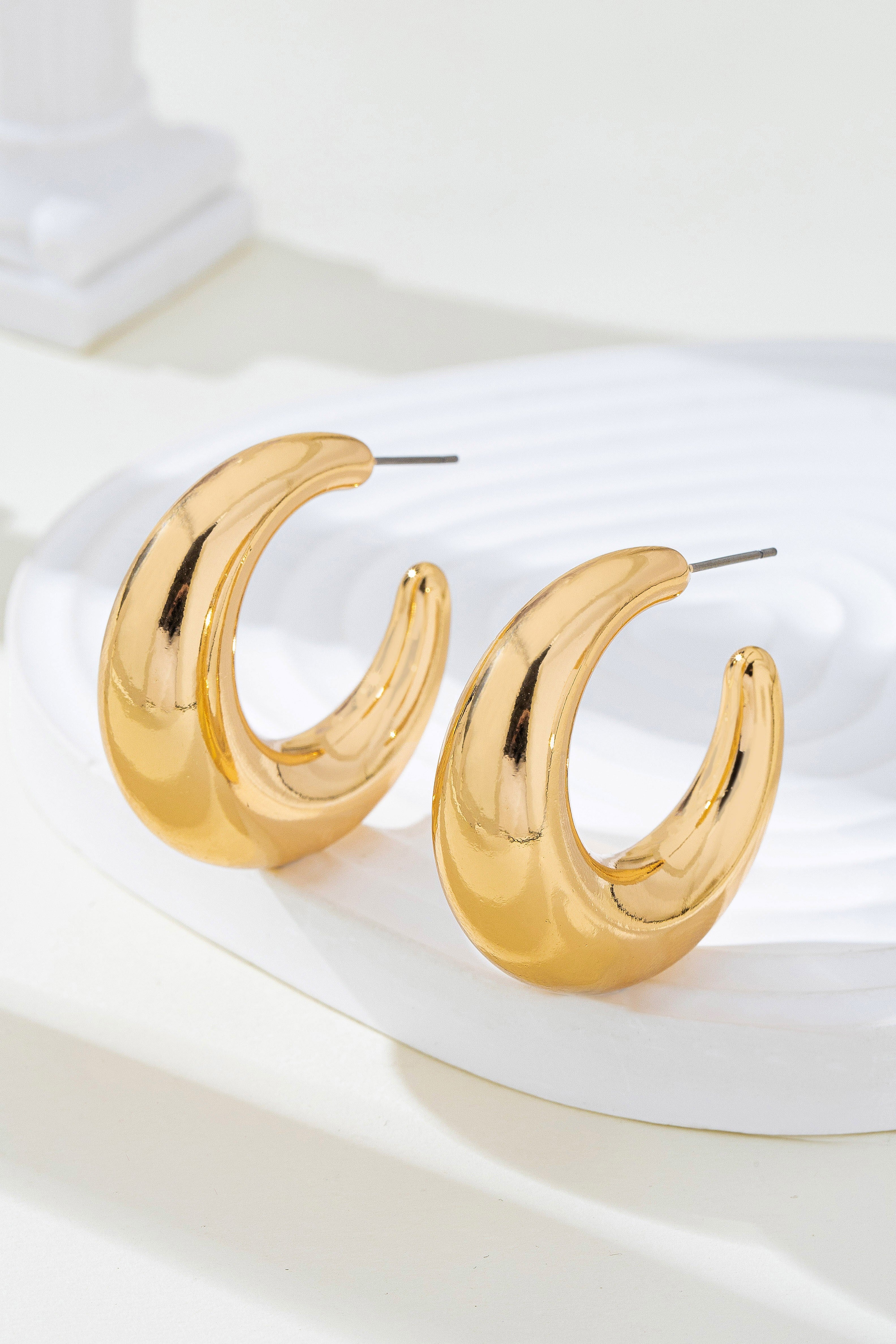 TAPERED GOLD HOOP EARRINGS