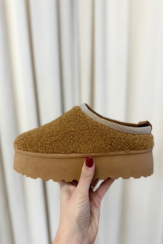 NEW LAURA SLIP ON SHERPA SHOE (TAN)