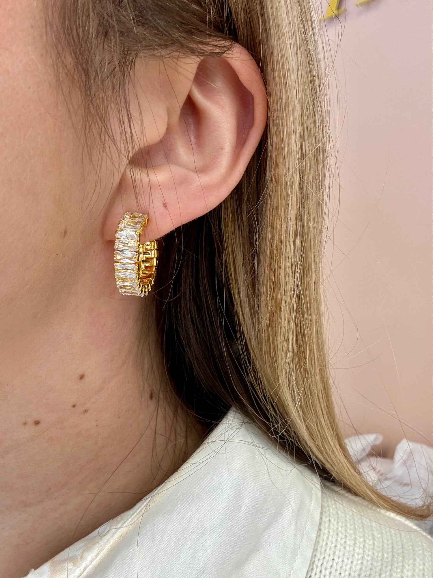 SOPHIA BAGUETTE HOOP EARRINGS (GOLD)