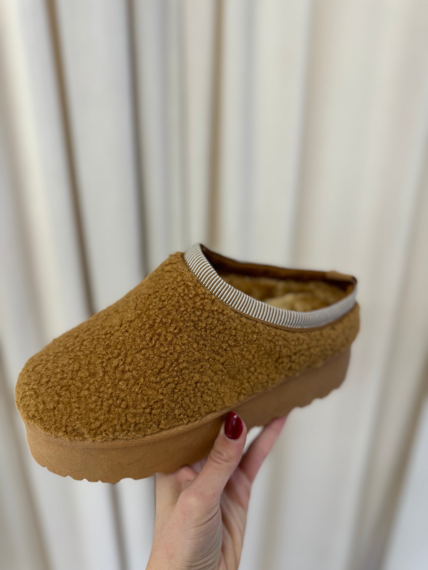 NEW LAURA SLIP ON SHERPA SHOE (TAN)