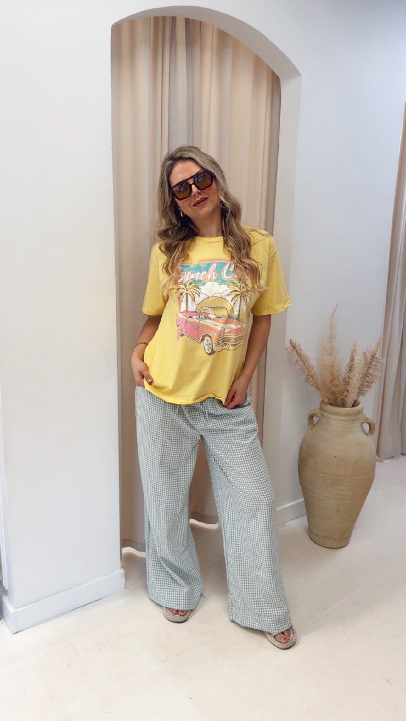 BEACH CLUB VINTAGE MUSCLE CAR GRAPHIC TEE