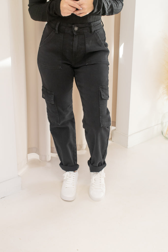 NEW CALEY CARGO JEANS (BLACK) ONLY