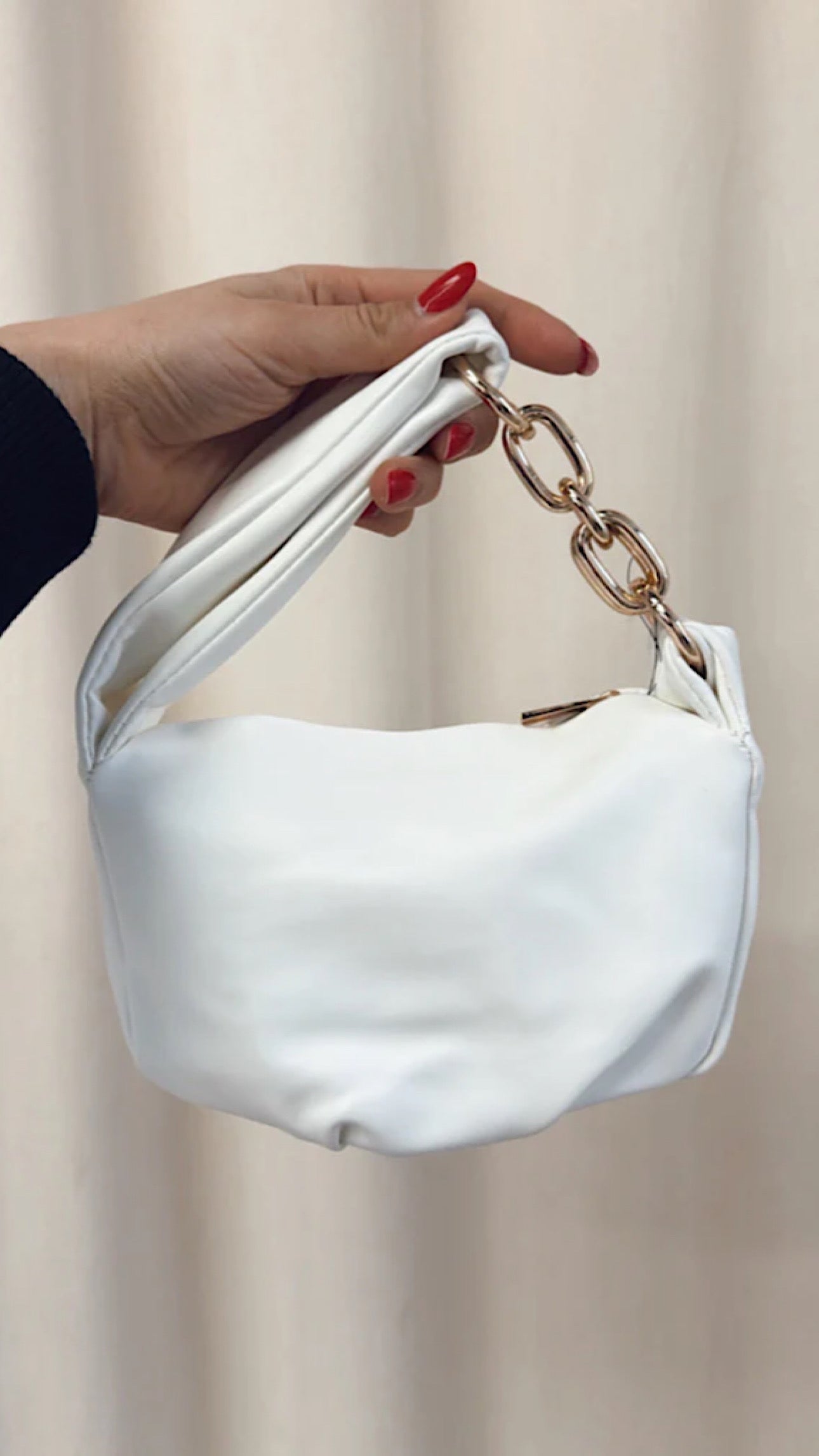 NEW WHITNEY WHITE HANDBAG (GOLD)