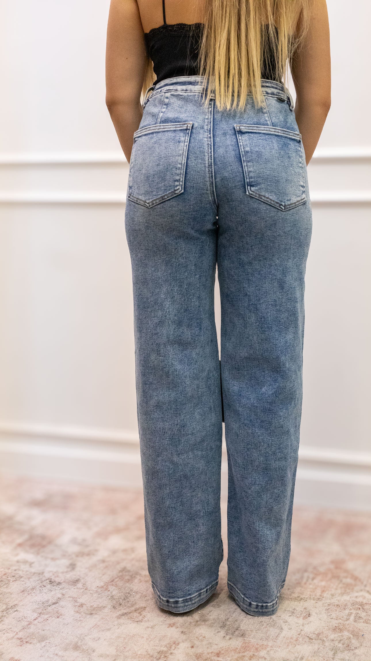 TOMMY STRAIGHT LEG MID RISE JEAN (RISEN)