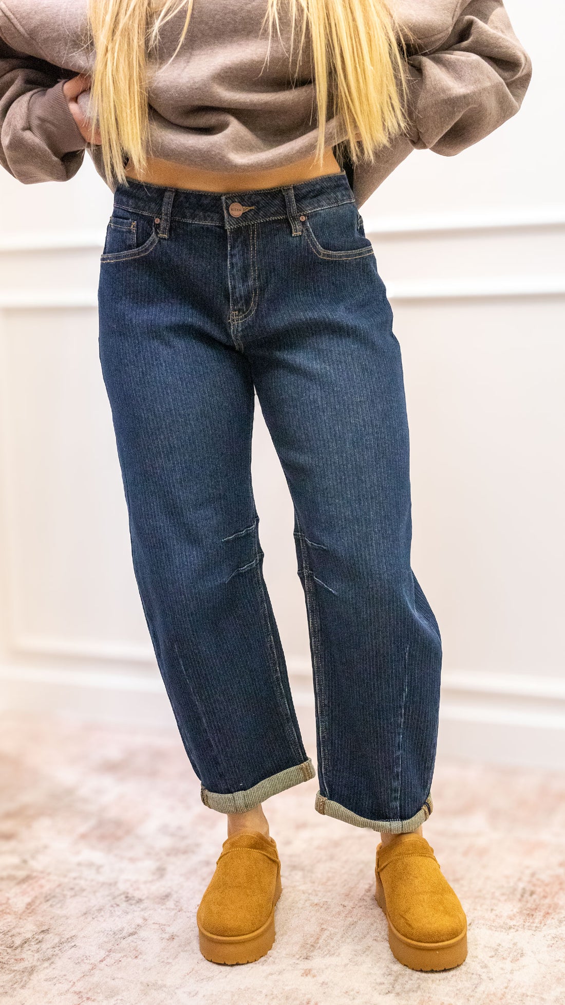 CHELSEA BARRELL JEANS (DARK WASH)