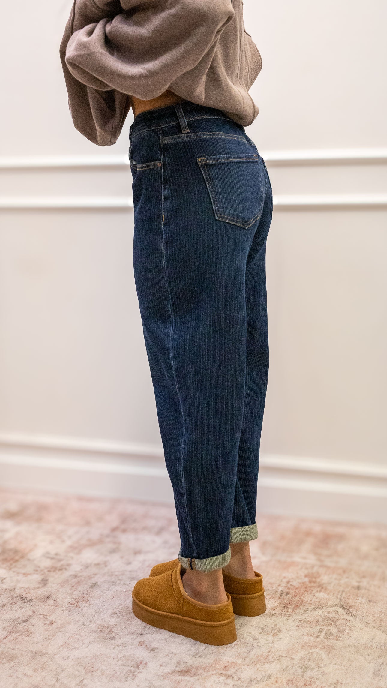 CHELSEA BARRELL JEANS (DARK WASH)