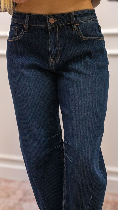 CHELSEA BARRELL JEANS (DARK WASH)