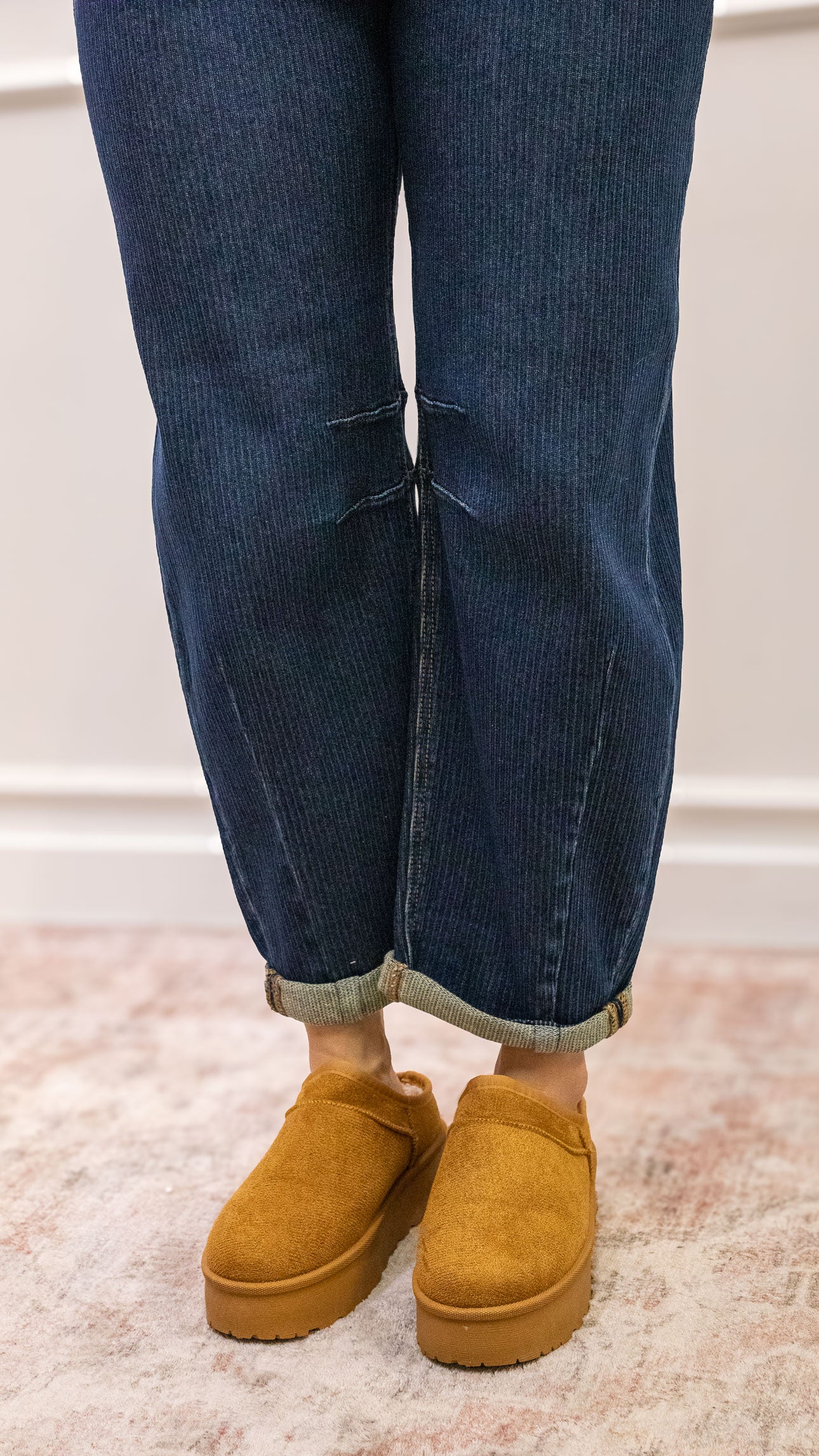 CHELSEA BARRELL JEANS (DARK WASH)