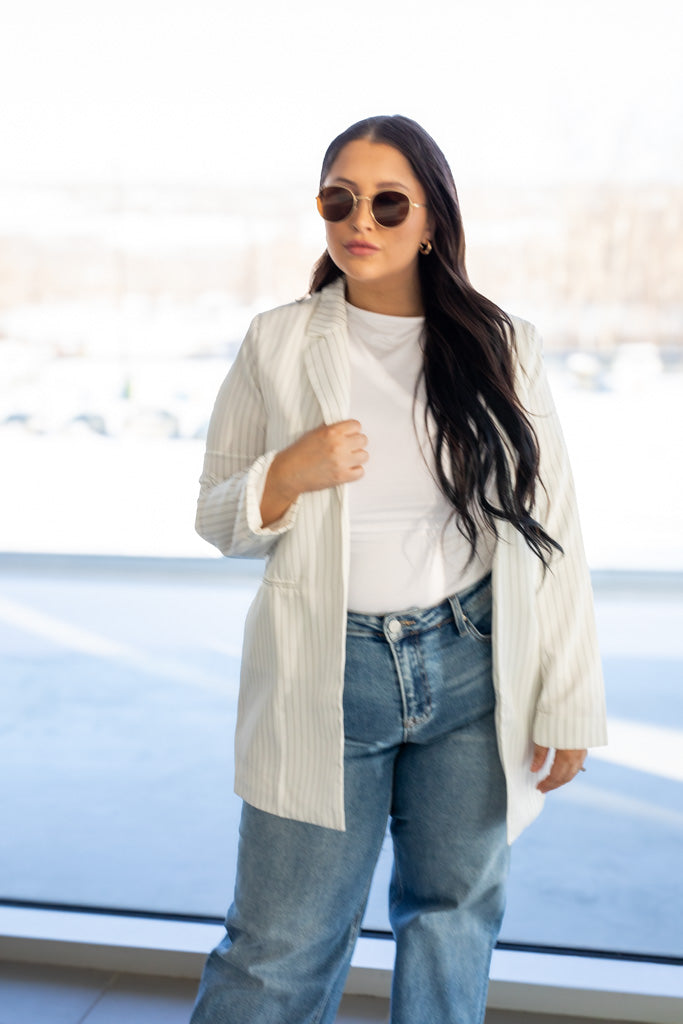 NEW BRIELLE PIN STRIPE BLAZER (WHITE-BLACK)