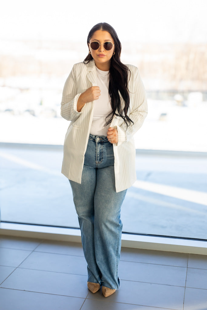 NEW BRIELLE PIN STRIPE BLAZER (WHITE-BLACK)