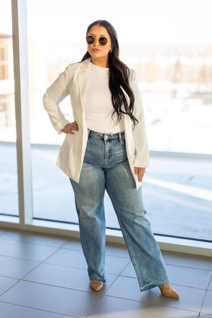 NEW BRIELLE PIN STRIPE BLAZER (WHITE-BLACK)