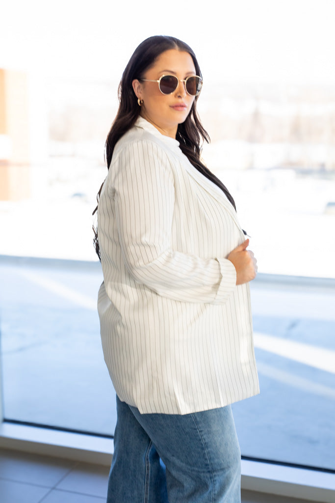 NEW BRIELLE PIN STRIPE BLAZER (WHITE-BLACK)