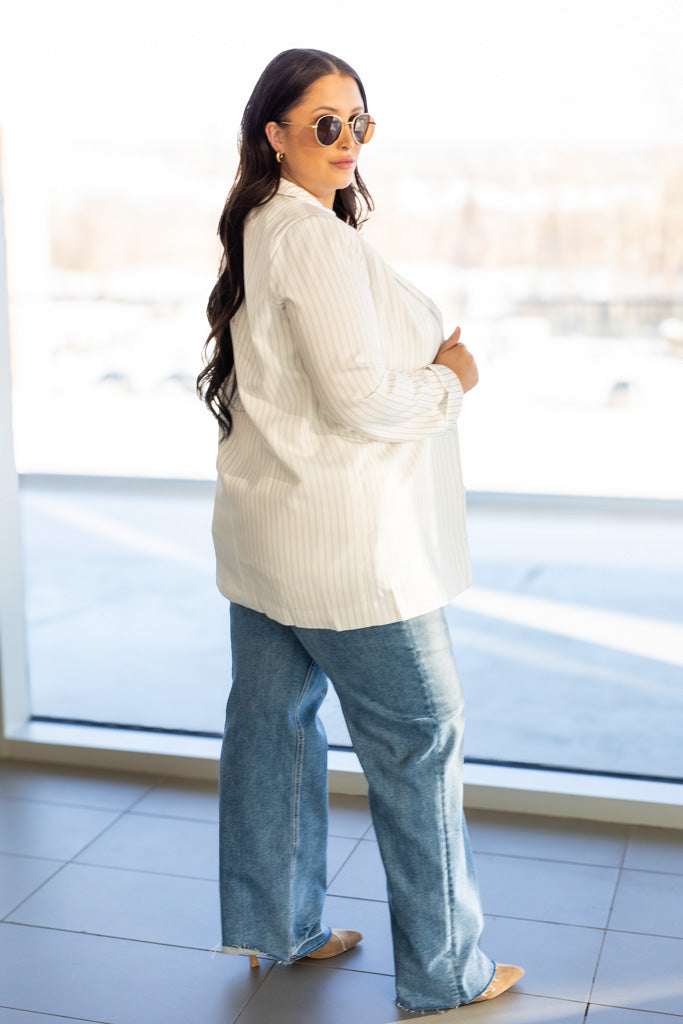 NEW BRIELLE PIN STRIPE BLAZER (WHITE-BLACK)