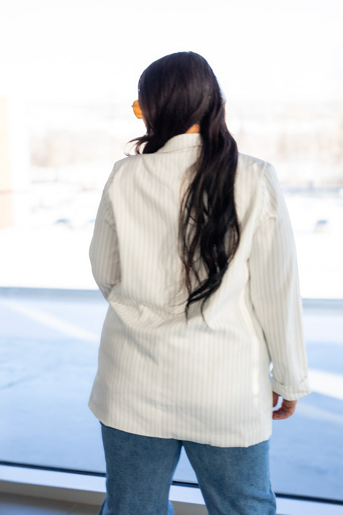 NEW BRIELLE PIN STRIPE BLAZER (WHITE-BLACK)