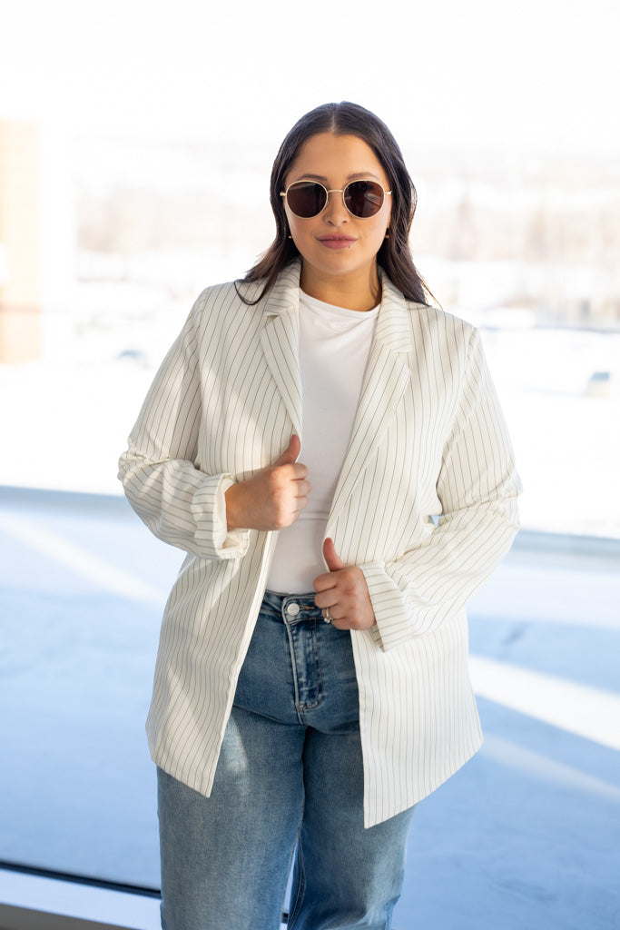 NEW BRIELLE PIN STRIPE BLAZER (WHITE-BLACK)