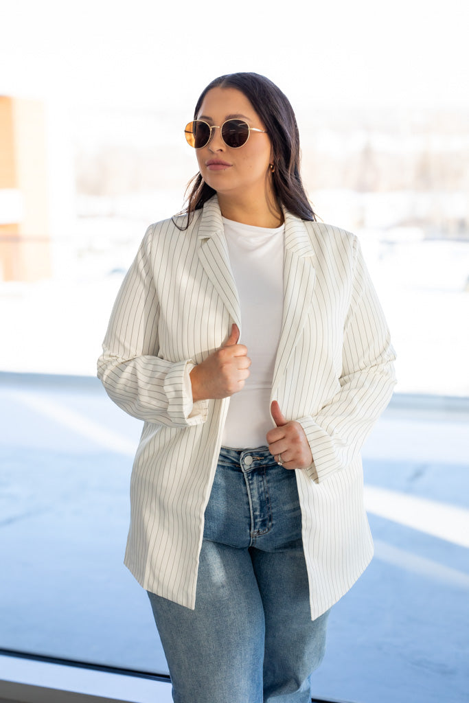 NEW BRIELLE PIN STRIPE BLAZER (WHITE-BLACK)