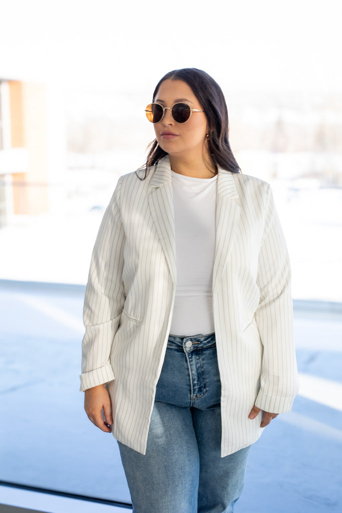 NEW BRIELLE PIN STRIPE BLAZER (WHITE-BLACK)