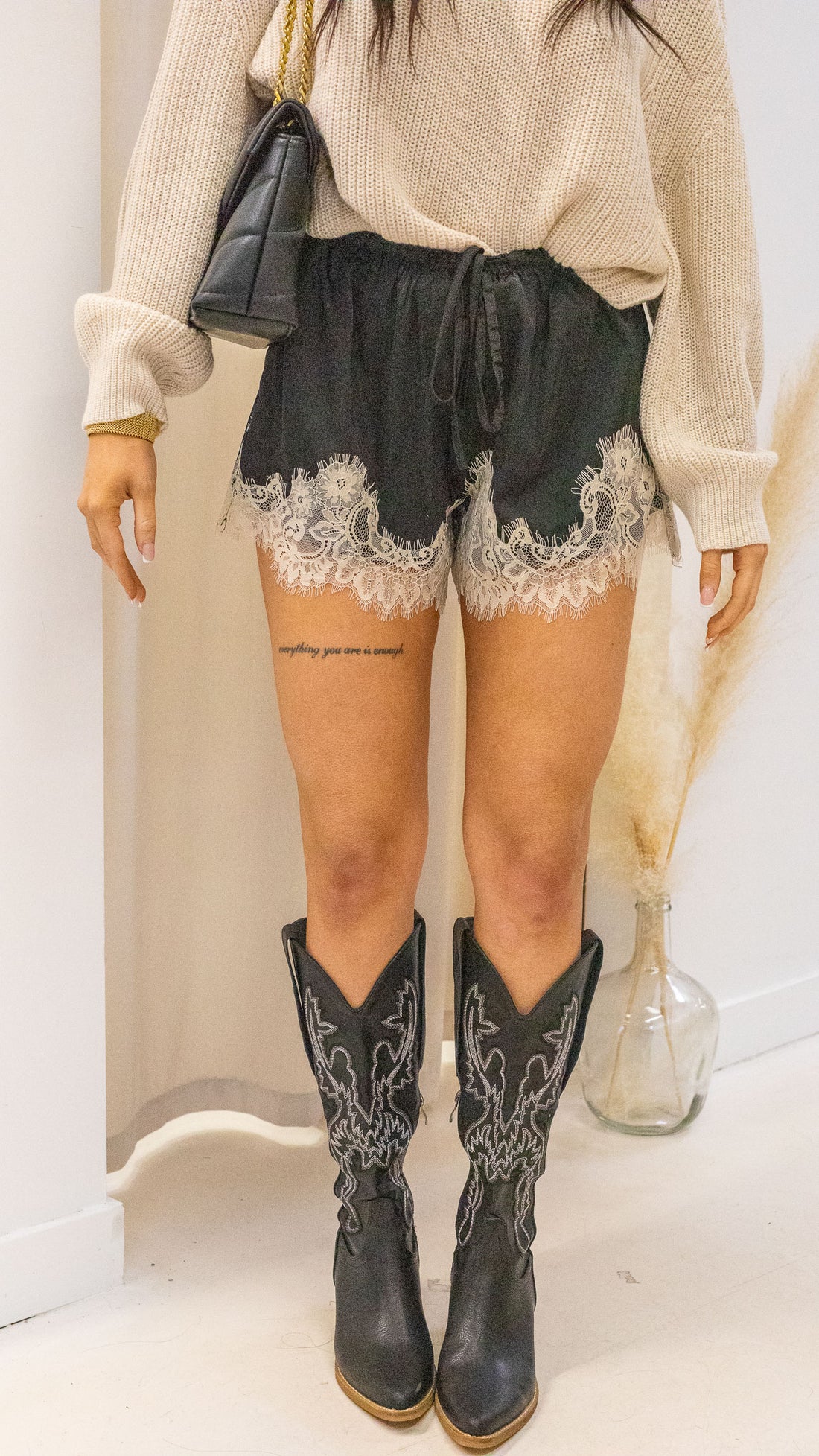 DRAWSTRING LACE TRIM SHORTS