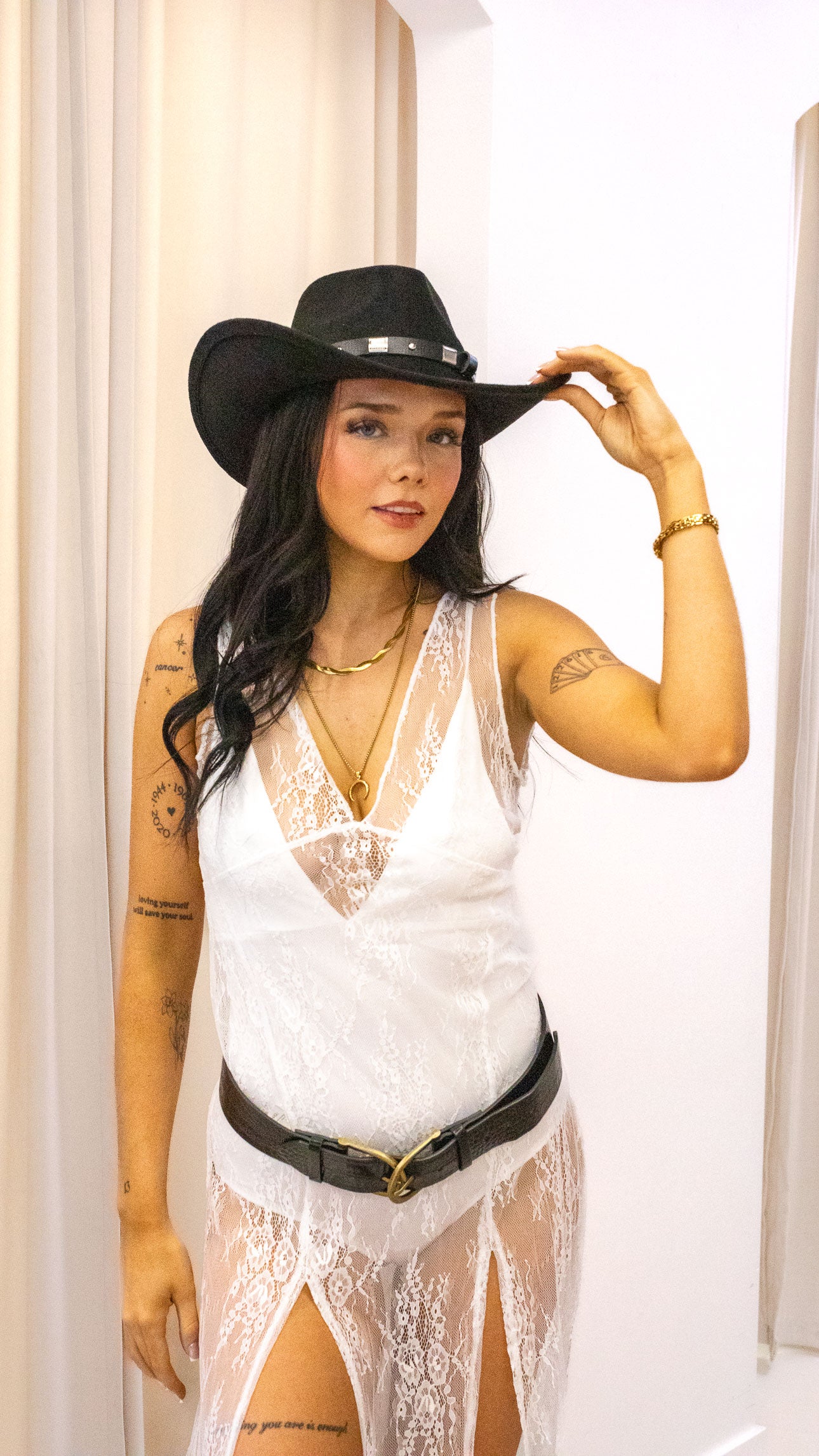 GWENIVERE LACE DRESS (WHITE)