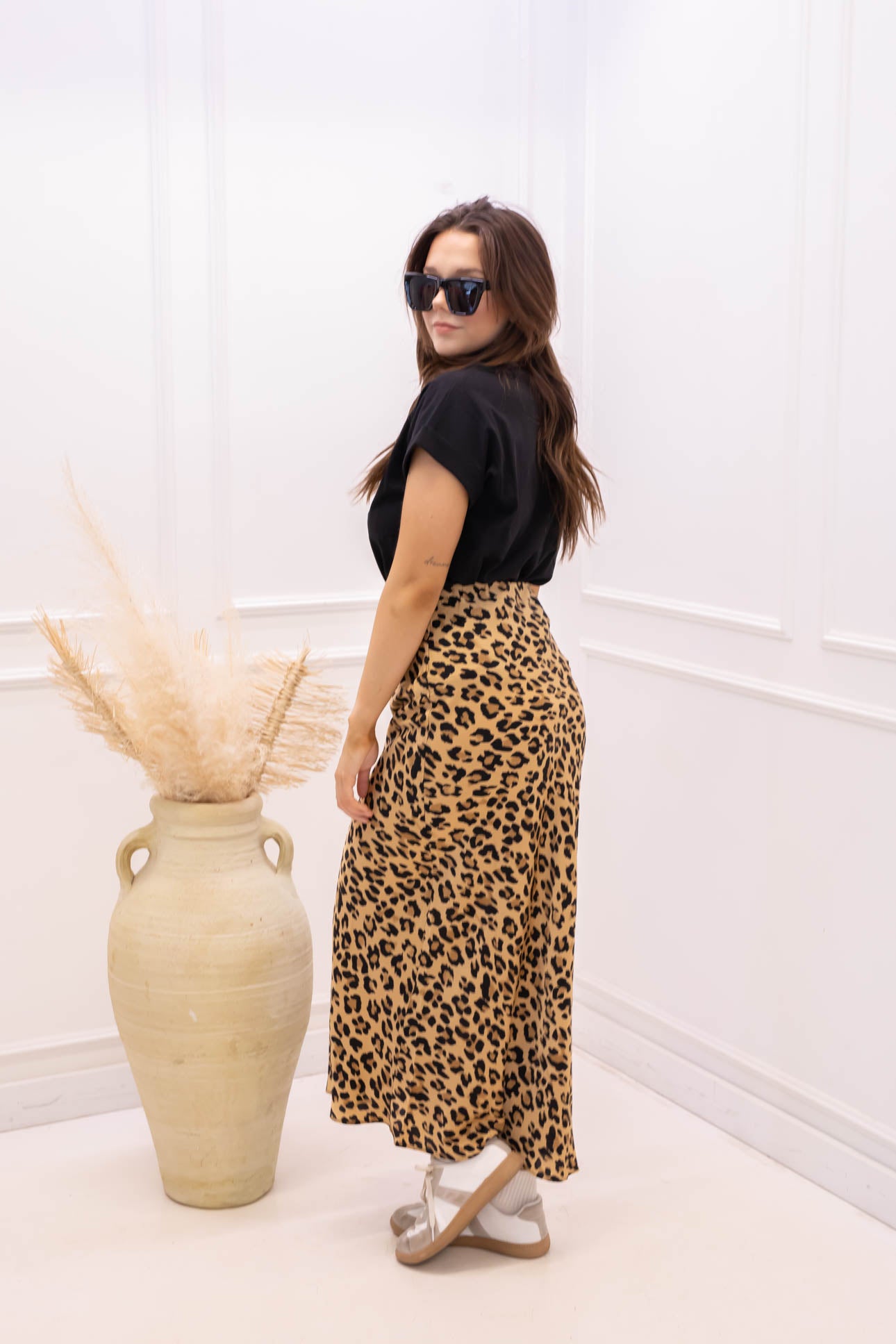 NEW WILLOW BLACK T-SHIRT | BEST SELLER