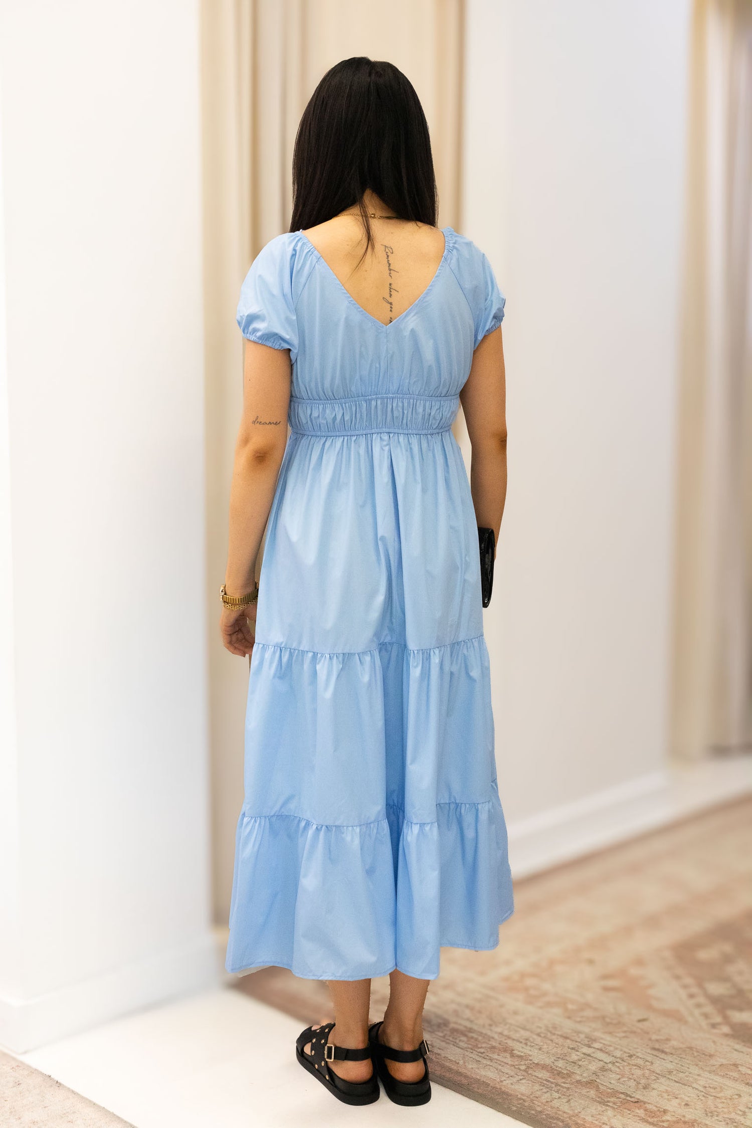 V NECK TIERED MIDI DRESS