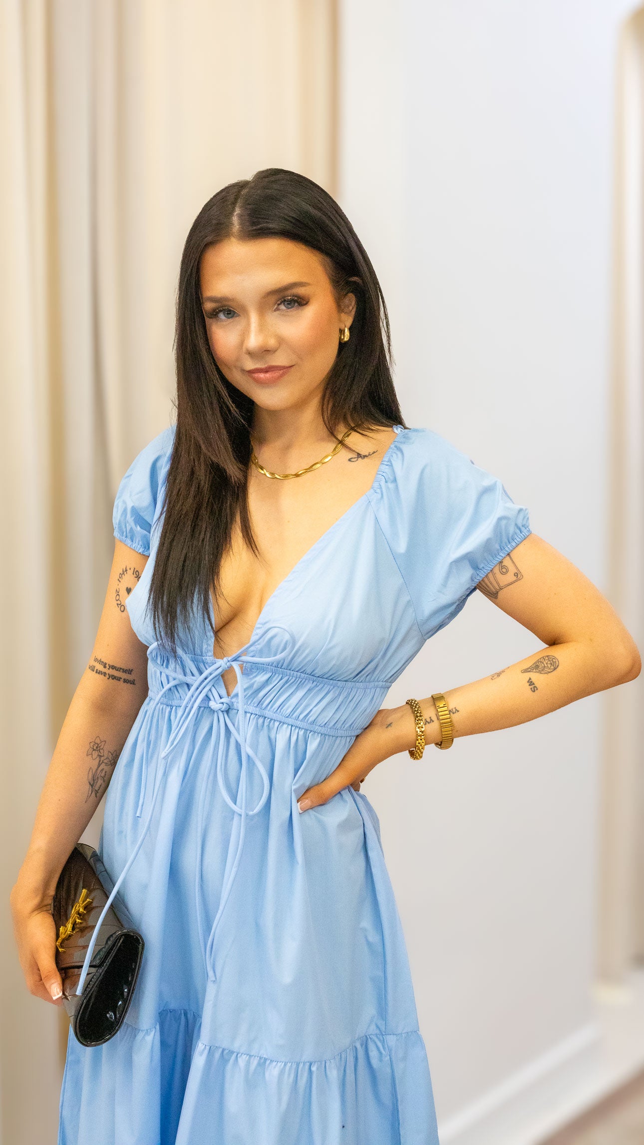 V NECK TIERED MIDI DRESS