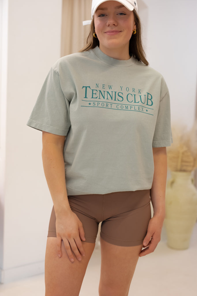NEW TENNIS CLUB GRAPHIC T-SHIRT (SAGE)