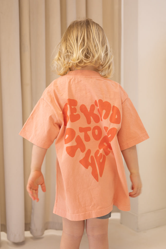 NEW BE KIND TO OTHERS KIDS GRAPHIC T-SHIRT (CORAL)