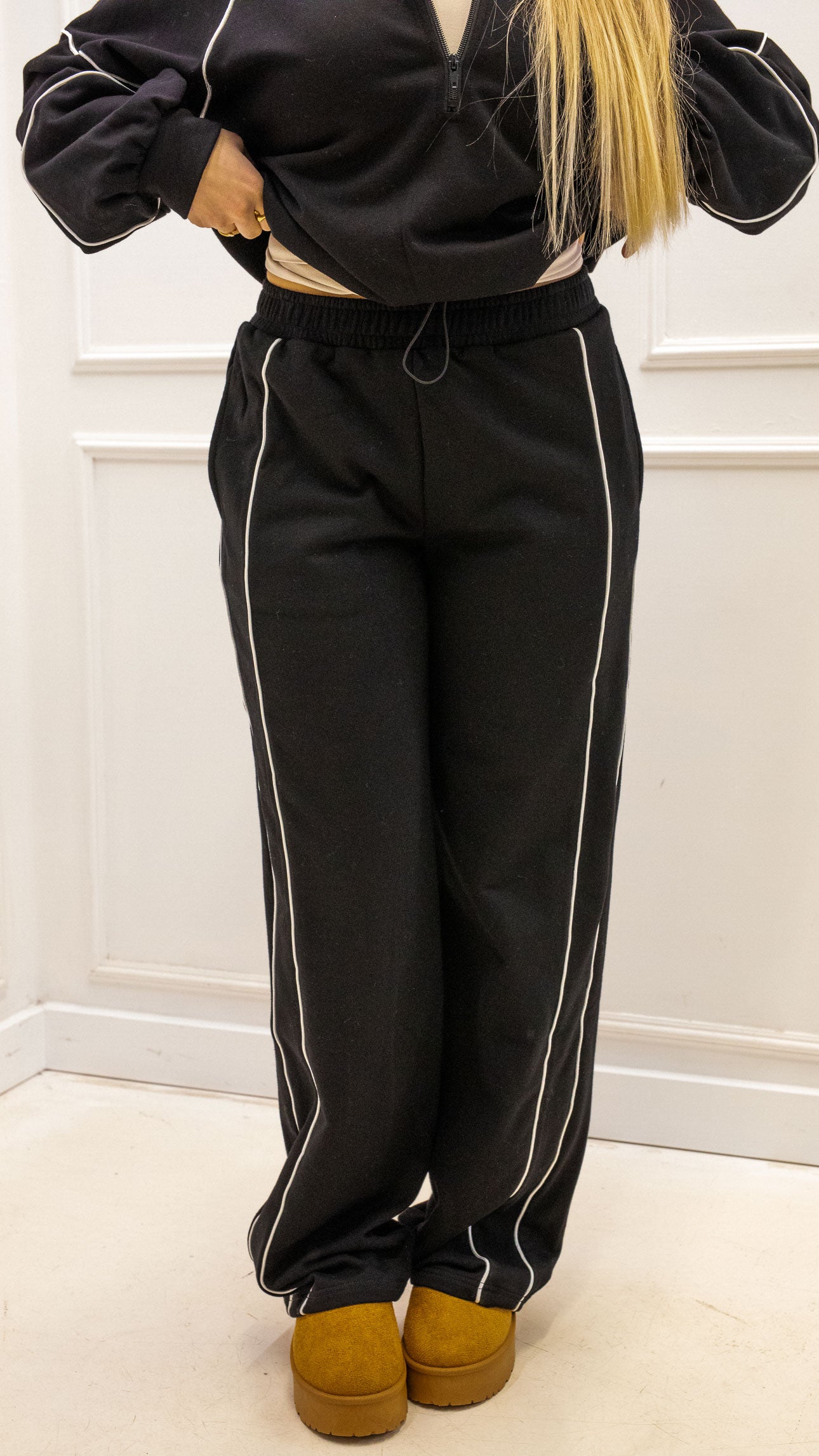 AINSLEY TERRY JOGGER SET (BLACK &amp; WHITE)