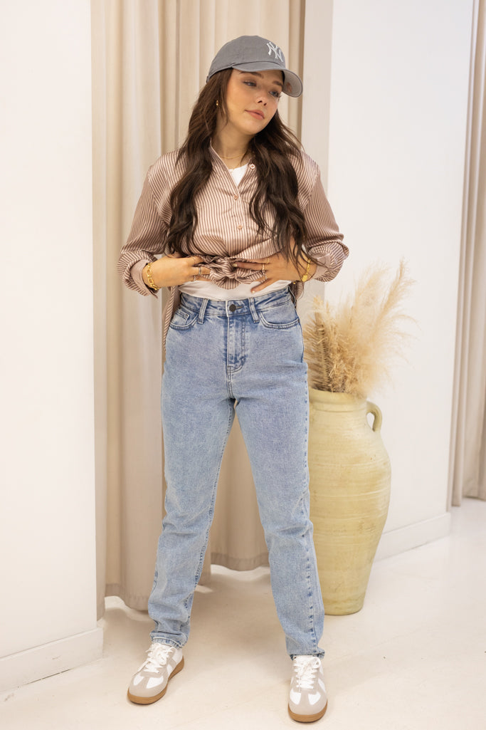 NEW LEVI STRAIGHT LEG JEANS (LIGHT WASH)