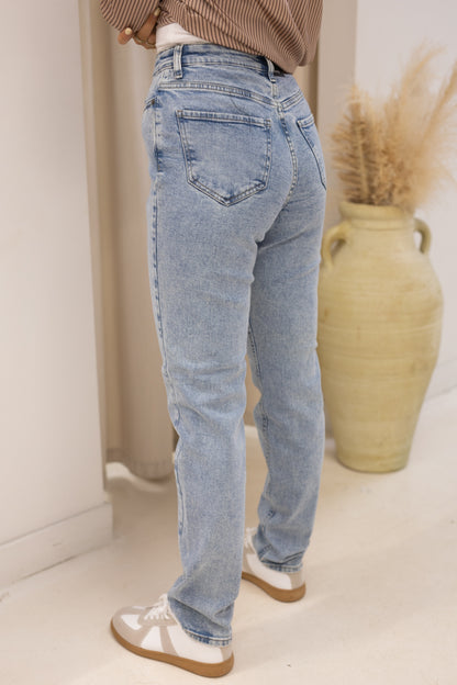 NEW LEVI STRAIGHT LEG JEANS (LIGHT WASH)