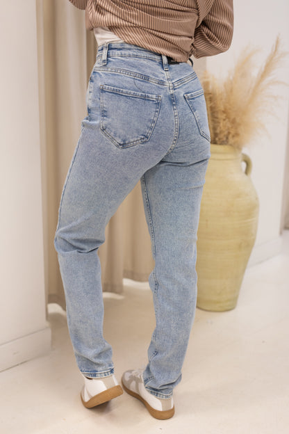 NEW LEVI STRAIGHT LEG JEANS (LIGHT WASH)