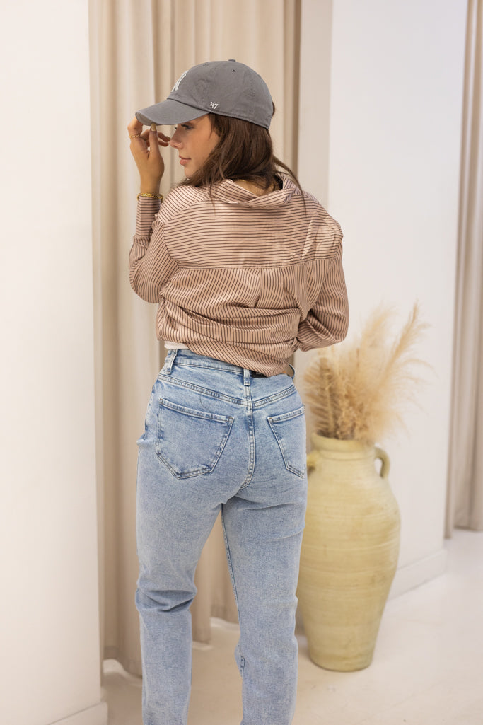 NEW LEVI STRAIGHT LEG JEANS (LIGHT WASH)