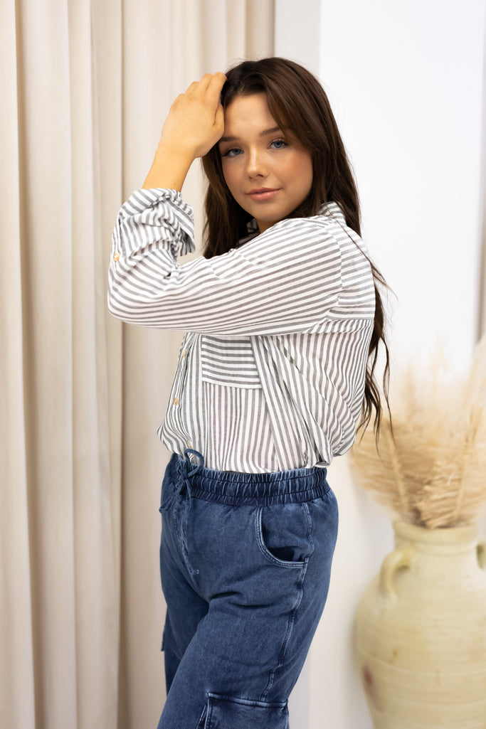 NEW OLIVIA PINSTRIPE BLOUSE (WHITE/GREY)