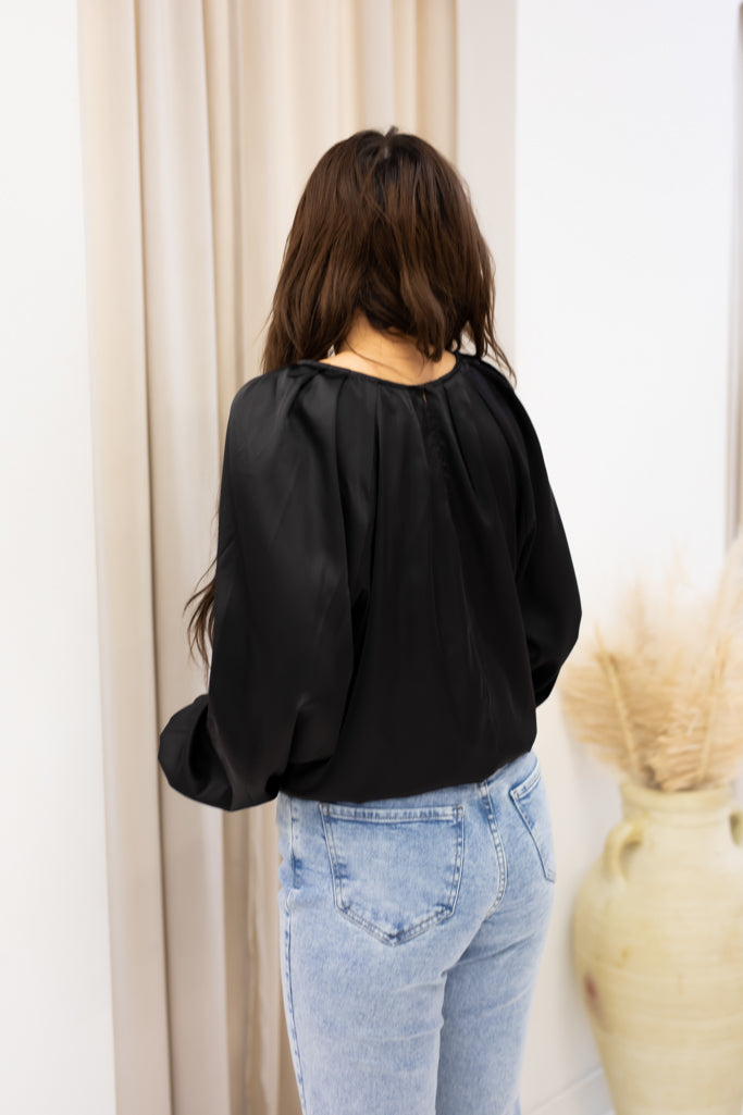 NEW STORMI SATIN BLOUSE (BLACK)