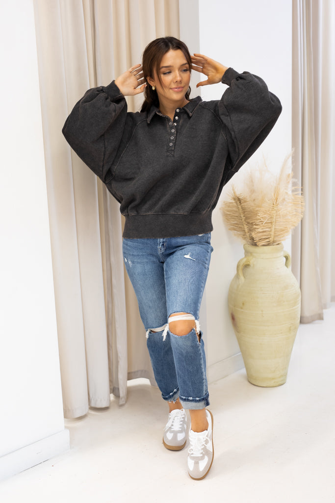 NEW TAYLA SWEATER (WASHED BLACK)