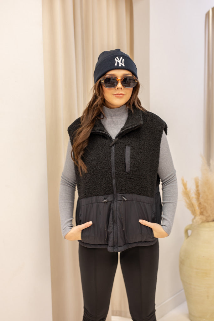 NEW AERO MIXED SHERPA PUFFER VEST (BLACK)