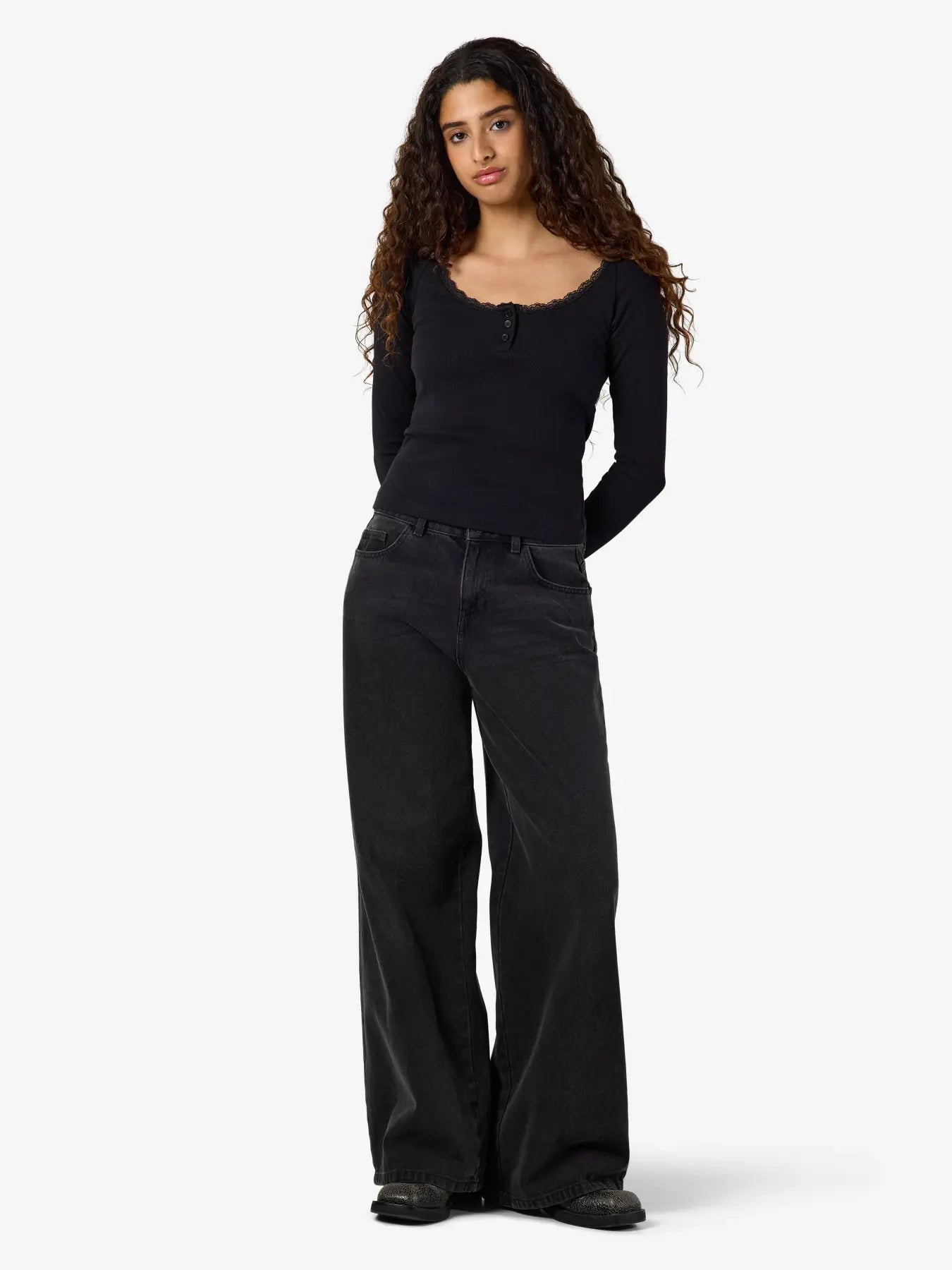 MAYA  LACE HENLEY TOP (BLACK)
